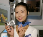 메모리 캠코더 미니켓(VM-M110) 6mm 테이프 방식이 아닌 MPEG-4 방식으로 DVD급 동영상을1GB 대용량 기본 메모리에 촬영 및 저장할 수 있는 제품으로 무게가 150그