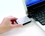 소니, 신용카드보다 작은 휴대형 2GB 하드디스크 출시