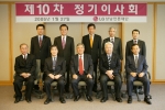 앞줄 좌측부터 추광영 서울대 교수, 정진석 한국외국어대 교수, 안병훈 재단 이 사장, 유재천 한림과학원 원장, 이경형 서울신문 이사 
뒷줄 좌측부터 정상국 LG 부사장, 구본홍 