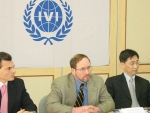 존 클레멘스(가운데) 국제백신연구소(IVI) 소장이 2월 24일 오전 서울 봉천동 소재 IVI 세계본부에서 열린 기자회견에서 IVI가 아프리카 모잠비크에서 수행한 콜레라 백신의 시
