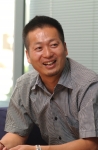 일본의 저명한 비디오 게임 개발자인 ‘게임 리퍼블릭(Game Republic, Inc.)’의 대표이사 요시키 오카모토(Yoshiki Okamoto)