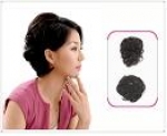 김영휴씨가 발명한 키높이 기능성가발로 가발모 망사를 망사모서리에 부착된 머리핀으로 사용자의 머리에 고정한 뒤 망사테두리에 설치된 신축성밴드를 잡아당기면 가발모 망사의 중앙부가 상부