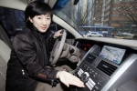 르노삼성자동차가 KTF와 공동 사업 제휴를 통해 2006년 상반기부터 생산되는 SM시리즈에 장착할 첨단 텔래매틱스 시스템 (INS-700). 