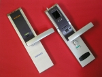 이노에이스가 국내최초로 CDMA모듈과 무선마스터센서가 내장되어 Home Network구현이 가능한 Security 디지털 도어락을 선보였다. 이 제품은 핸드폰으로 방문자와 언제 어