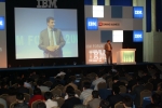 마크 드파퀴에 IBM 본사 소프트웨어그룹 마케팅 담당 부사장이 23일 서울 그랜드인터콘티넨탈호텔에서 열린 `IBM 포럼 2005' 둘째날 기조 연설을 통해 IBM의 온디맨