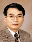최근 인도 최고의 서사시 ‘라마야나’(한얼미디어)를 번역 출판한 허정 조선대 교수(사범대학 영어교육과)가 4월 20일(수) 오후 6시 30분 치과대학 1층 대강당에서 출판기념회를 