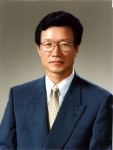 전남대 윤순석 교수(尹淳晳, 경영대학 경영학부)가 한국회계기준위원회 위원에 선임돼 앞으로 3년 동안 활동하게 됐다. 