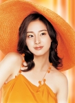 따뜻한 봄날 나들이를  연상시키는 화사한 느낌의 ‘러비 도비’(Lovey Dovey)’ 메이크업