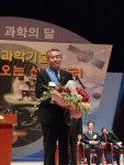 국립 경상대학교 조무제(趙武濟·61) 총장이 우리나라 생명과학 수준을 세계적 수준으로 도약시키는데 크게 기여한 공로로 과학기술훈장 창조장(1등급)을 수상했다. 