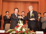 국립 경상대학교와 한국항공우주산업은 26일 오전 11시 경상대학교 남명학관 남명홀에서 산학협력 협약서 조인식을 갖고 맞춤형 교육과정 설치를 위해 상호 협력키로 했다.