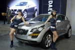 소형 SUV 컨셉트카 'T2X'는 크로스오버 스포츠 쿠페(Cross Over Sports Coupe) 스타일에 남성의 강인함을 강조한 전면부와 다이나믹한 측면 바