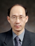 계명대학교 의과대학 박종구 교수(사진)는 자체 고안한 새로운 형태의 LC형 안티센스 (LC-antisense)를 이용하는 초고속 대용량 유전자 기능분석 시스템을 개발하였고 후속적으