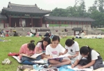 서울시 2004년 어린이 백일장 장면