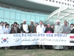 5월 3일 가천의대 길병원을 방문한 이라크 종교지도자 일행과 신익균 병원장(가운데)외 병원 임직원들이 기천의대 길병원 본관앞 에서 기념사진을 찍고 있다.
