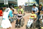 5월 4일, 한국 HP는 여의도 KBS홀 앞에서 ‘장애인먼저실천운동본부’와 ‘장애아이 We Can’의 주관으로 열리는 “가슴을 펴고 활짝!”  현장학습행사에 참가한 어린이들에게 소