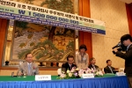 왼쪽에서 두번째 : 한국산업은행 이윤우 부총재 
