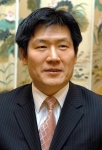 한국마이크로소프트는 오늘, 지난 2월 하순부터 사장 권한 대행을 맡고 있던 유재성(柳在成, 46세) 전무가 신임 사장으로 최종 결정되었음을 발표했다. 