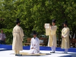 국립 경상대학교 인문대학 한문학과(학과장 윤호진)는 16일 오후 교양학관 광장에서 성년의 날을 맞아 제16회 전통 관례.계례식을 개최했다. 