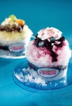 세계적인 커피&도넛 브랜드 던킨도너츠(www.dunkindonuts.co.kr)는 올여름 더위해소를 위해 건강식 빙수 ‘아이스 프레이크(ice flake)’ 2종을 선보였다.