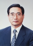 한국증권업협회(會長  黃健豪)는 5. 17(화) 오후 4시 임시총회에서 박용만(朴龍萬) 現 재정경제부 이사관을 신임 상근부회장으로 선임하였다. 