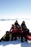 남극의 도달불능점을 찾아 나선 6명의 탐험대원들이 우연히 80년 전 영국탐험대의 일기를 발견하면서 벌어지기 시작하는 미스터리를 담은 영화 '남극일기'가 5월 19