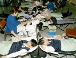 한전 사회봉사단 1주년 기념행사의 일환으로 5월 19일 한전 본사에서 열린 '사랑의 헌혈행사'에서 본사 임직원들이 적극적으로 헌혈에 동참하고 있다. 이날 모아진 