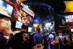관람객으로 붐비는 E3 2005 엔씨소프트 부스와 부스를 취재하는 매체들