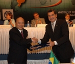 KOTRA(사장: 洪 基和)와 브라질의 수출진흥기관인 APEX-Brasil(대표: 후앙 퀴로스)간의 업무협정(MOU) 체결식이 룰라 브라질 대통령을 비롯한 한-브라질 양국 정부 관