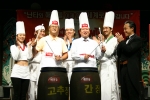 전통 장류 선두기업 해찬들(www.haechandle.com, 대표 오정근)이 26일 ‘난타’ 제작사인 피엠씨 프러덕션(대표이사 송승환, 이광호)과 공식 협찬 계약을 체결하였다. 