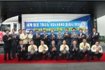 삼성전자는 30일 삼성전자 황창규 반도체 총괄사장, 김재욱 제조담당 사장 등 임직원 300여명이 참석한 가운데, 기존 라인을 통한 70나노 4Gb NAND 플래시 양산 출하와 함께