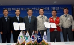 왼쪽부터 하인규 울산시 북구의회 의장, 이상범 울산시 북구청장, 박맹우 울산시장, 전천수 현대차 사장, 이상욱 현대차 노조위원장, 윤여철 현대차 부사장