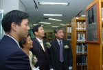 충남대학교는 6월 14일(화) 오전 11시 도서관 3층 개인문고 자료실에서 양현수 총장과 고 전철환 교수 소장자료 기증자인 이경자 교수, 이응봉 도서관장 및 교수와 학생들이 참석한