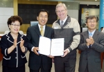 14일 오후 부평공장 홍보관에서 GM DAEWOO와 인천광역시가 인천 경제 자유구역내 GM DAEWOO의 자동차 성능시험장 및 R&D 시설인 'GM DAEWOO 청라 테크