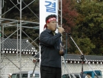 김흥현 전노련 공동의장이 2004년 전국빈민대회에서 연설하고 있다.