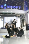 한컴씽크프리의 신버전 출시 사전 런칭쇼에서 세계적인 국내의 B-boy 댄스팀 &#039;Expression&#039;이 공연하고 있다.