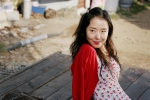 변신의 귀재 전도연이 이번에 다방레지로 변신했다. 영화 '너는 내 운명'에서 전도연은 사연 많은 다방레지 은하 역을 맡아 시골 노총각 석중(황정민 분)으로부터 모