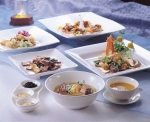 서울프라자호텔의 중식당 도원에서는 8월말까지 정통 중국식 수타냉면 정식을 판매한다. 