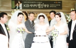 국민은행이 고령화사회에 대비하여 50세 이상 시니어를 대상으로 한 『KB시니어웰빙통장』 을 출시하고 본점 1층 여의도 영업부에서 상품출시 기념으로 고객 3쌍을 초청 은혼식을 개최하