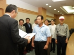 국립 경상대학교는 28일 오전 11시 30분 대학본부 3층 상황실에서 조무제 총장과 본부 보직교수, 사무국장 등이 참석한 가운데 오는 6월 30일자로 정년퇴직하는 공무원 6명에 대