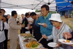 손 지사는 시상식이 끝난 뒤 참석자들과 외래어종으로 만든 튀김, 회 등 음식 시식회도 가졌다.       
