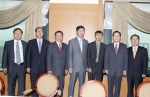 조환익 산업자원부 차관은 2005. 7. 8(금) 11:10 대한상의에서 대회의실에서 제2차 기업사랑협의회를 개최하였다.  (※사진은 좌로부터 김영배 경총부회장, 하동만 전경련전무