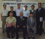  시상식이 끝난 후 기념촬영을 하고있다. 사진 왼쪽부터 장용기 위원, 이순국 수원지부장, 심진규 사전면담 후원회장.