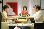 지난17일 한국 기원 바둑TV 스튜디오에서 벌어진 한게임과 제일화재의 주장전에서 제왕 이창호 9단이 스승인 조훈현 9단에게 206수 백 불계승을 거뒀다.