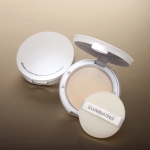 브랜드숍 화장품 ‘미샤’를 제조, 판매하는 에이블씨엔씨(078520 www.beautynet.co.kr 대표 서영필)는 자외선 차단의 기능성 파우더 팩트 '일루미네이팅 포