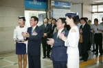 삼성전자(주)는 7. 19일 대구시에 시정홍보용 대형 TV(PDP 63인치)를 기증하였다. 이날 장창덕 부사장이 조해녕 시장을 예방 대형TV를 기증함에 따라 시는 1층 로비에 설치