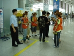 중․고등학교 학생 약157명으로 구성된 『청소년 동물검역 홍보도우미』가 인천국제공항 여행객에게 동물검역 홍보 활동을 대대적으로 전개하고 있다.