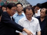 김태년 의원이 성호시장을 방문, 재래시장 문제 해결을 위해 온 힘을 쏟고 있다.