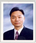 지칠 줄 모르는 ‘서울밤 연구’가 화제를 모으고 있는 서울시 영등포구청 토목과 이 명기 도로점용팀장(49세 전기 6급). 