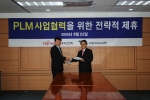 왼쪽은 UGS Korea의 권경렬 대표이사, 오른쪽은 한국후지쯔 제조/공공부문 담당 주홍석 상무