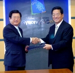 황준기 경기도 기획관리실장과 박재근 농협 경기지역 본부장이 8월 25일 경기도청 국제회의실에서 상호 공동마케팅협약을 체결했다. 